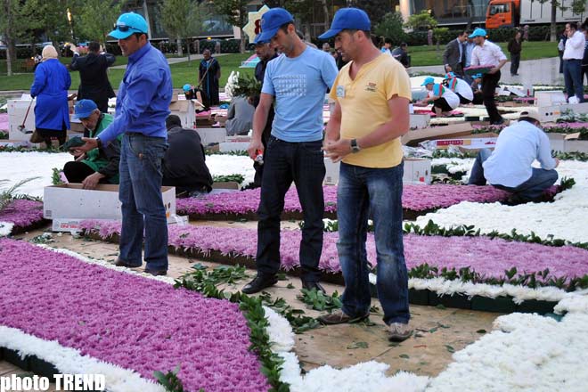 Holiday of Flowers celebrated in parks in Baku - PHOTO SESSION